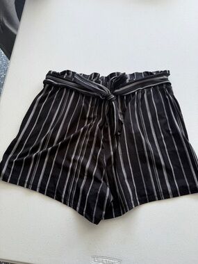 Women’s L Black and White Striped Paperbag Waist Shorts